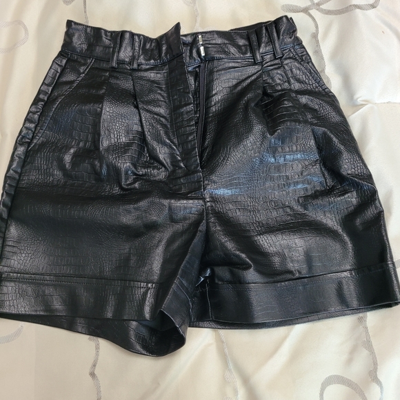 9 shorts and 1 skirt - Picture 4 of 10